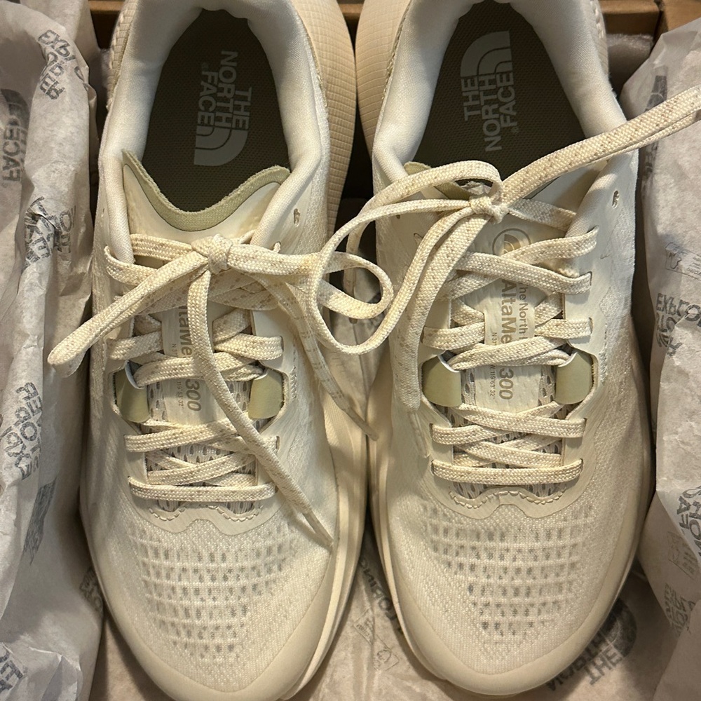 The North Face Altamesa Women’s Sneakers NIB